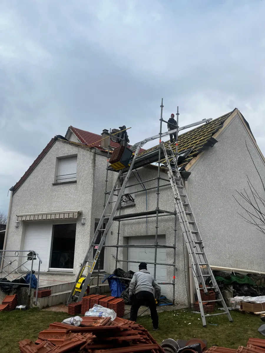 Maison individuelle avec toiture en tuiles neuve posée par un couvreur à Rouen (avant travaux)