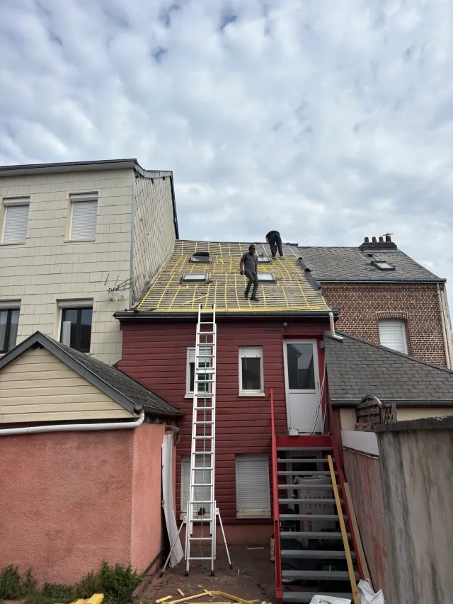 Toiture entièrement rénovée par un couvreur à Rouen